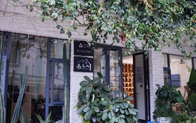 Weijianshan Guesthouse