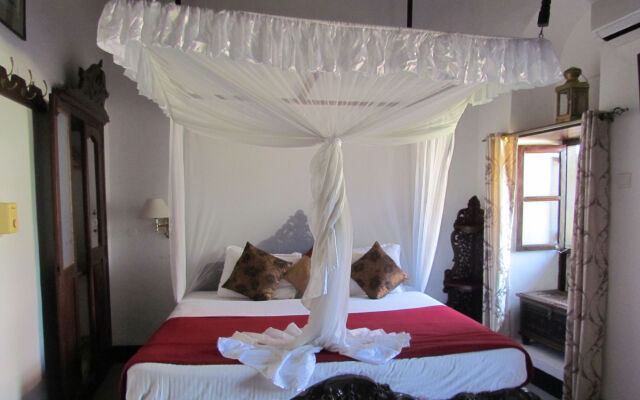 Tembo House Hotel & Apartments