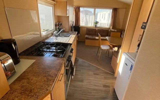 Adorable 2 Bedroom Caravan in Clacton-on-sea