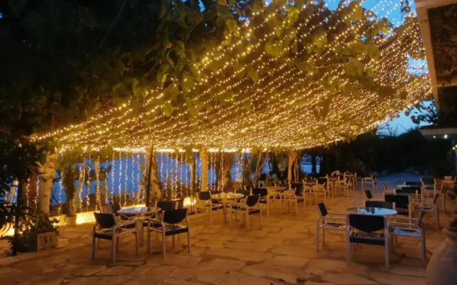 Stratos Hotel