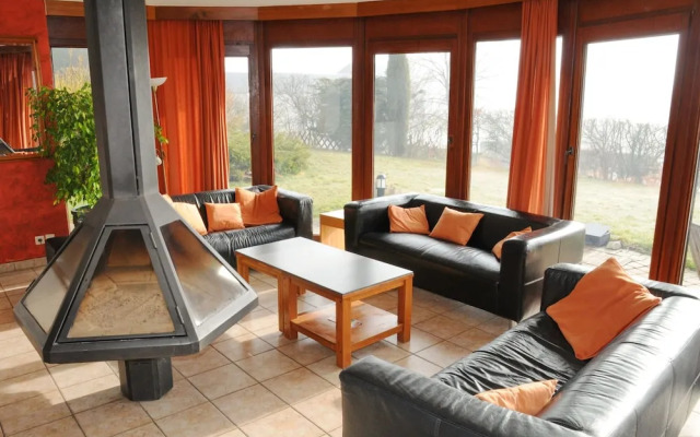 Family Home in Stunning Setting With Swimming Pool