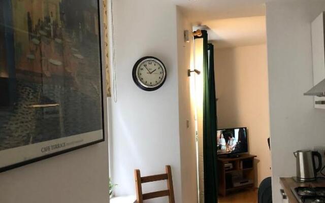 The Edmonstone's Close Residence No2