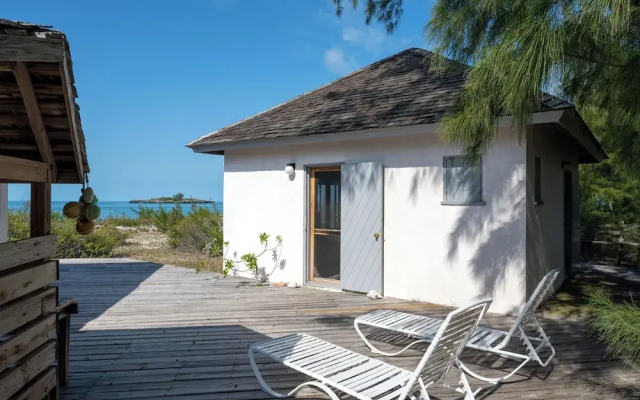 Pink Sands Retreat: Secluded Estate With Pool