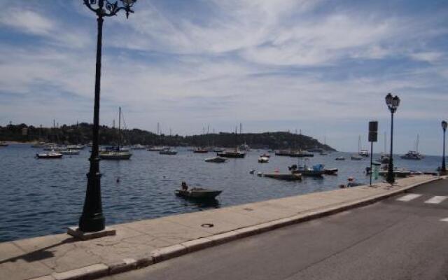 Les Pieds Dans L´eau