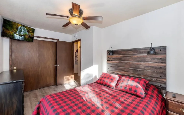 027 - Gold Mountain Getaway