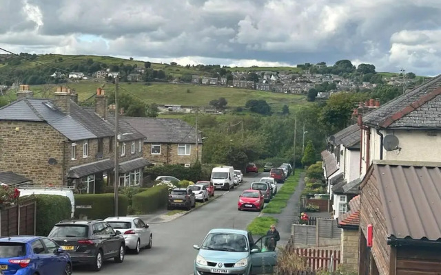 Immaculate 1-bed House in Newtown, Disley