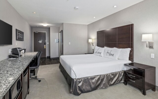 Home Inn and Suites Regina Airport