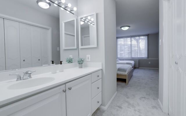 Luxury & Comfortable condo Crystal city