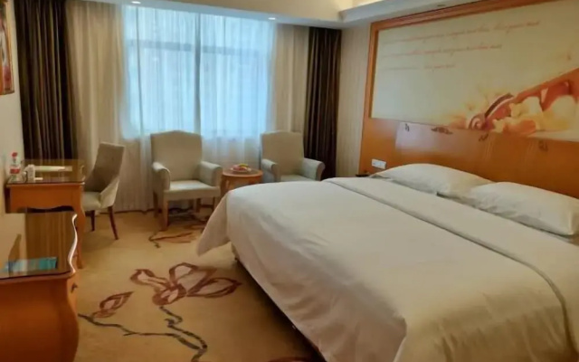 Vienna Hotel (Jingzhou Jianli Jiangcheng)
