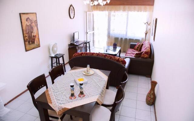 Comfortable House with Warm Hospitality