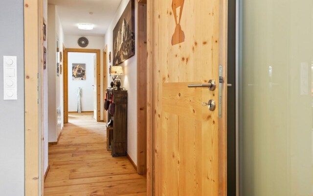 Unique & Exclusively Furnished Chalet near Ski Lift