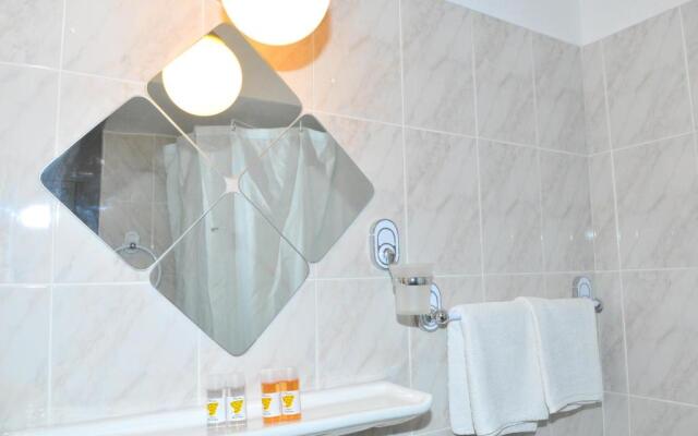 Oasis Hotel Theodoros & Litsa Galaris