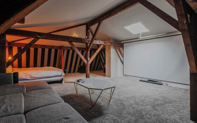 Mansion With Swimming Pool - 5bd/10p - Neuilly
