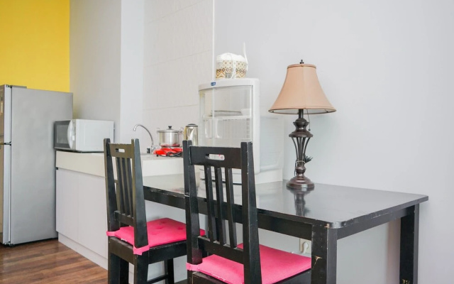 Homey Studio Room at Tree Park Apartment