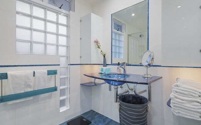Gorgeous Family Home-Fully Fenced & Toys