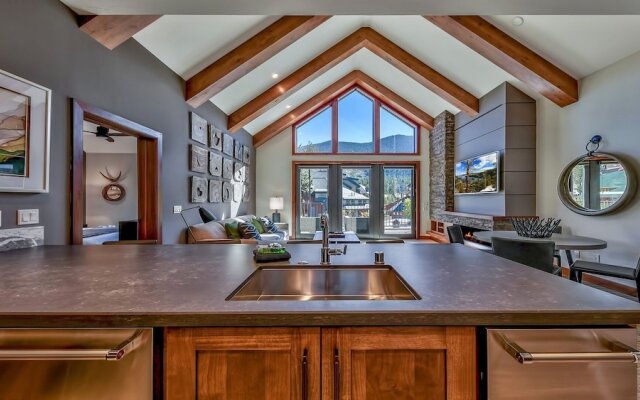 Luxury 2br Steps From Heavenly Village & Gondola 2 Bedroom Condo by RedAwning