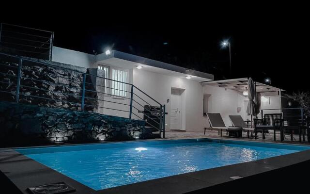 Kampos View - Quiet House at the end of the Road, privet pool