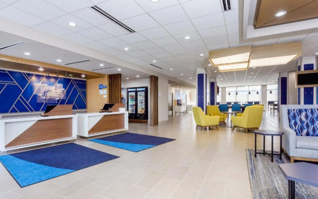 Holiday Inn Express & Suites Tampa Stadium – Airport Area by IHG