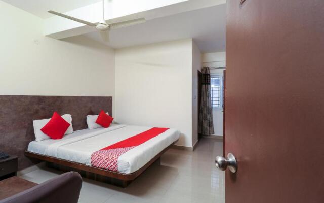 OYO 65927 Balaji Grand Inn