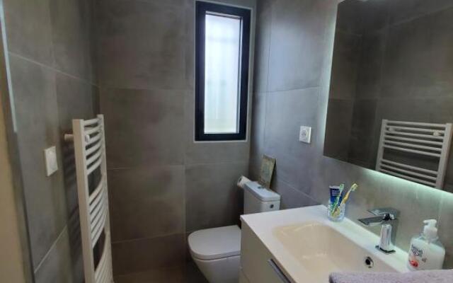 Charmant studio moderne avec extérieur