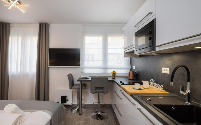 Luxury Studios & Room Five