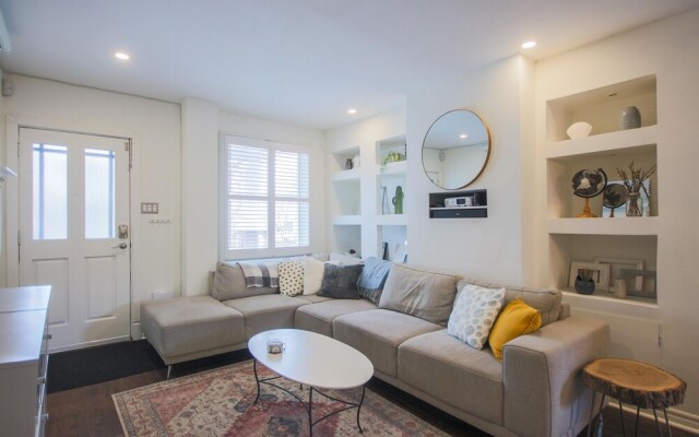 Leslieville Cozy & Bright Apt in Trendy Beaches