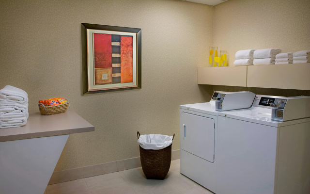 Courtyard by Marriott Toronto Brampton
