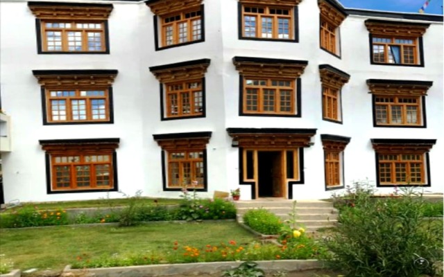 Omasila Hotel