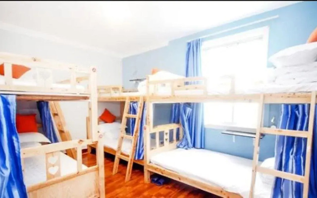 Zhuangse Chengdu Youth Hostel