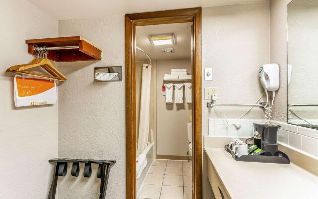 Econo Lodge Winfield