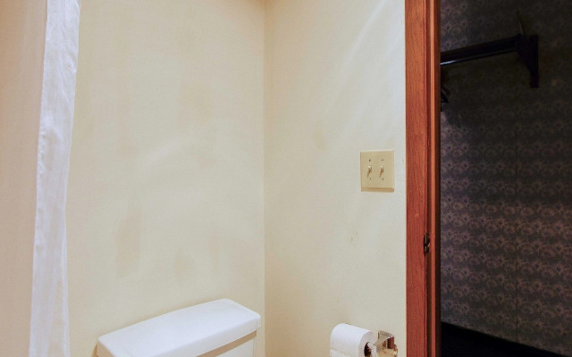 OYO Hotel Chapmanville Inn, WV - Hwy 119