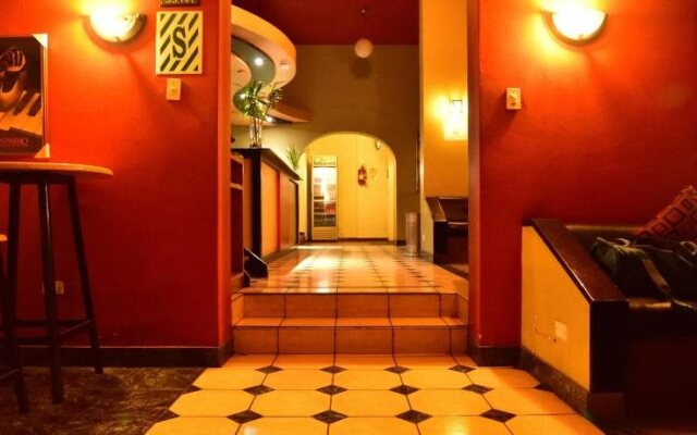 Hotel Holiday Suites
