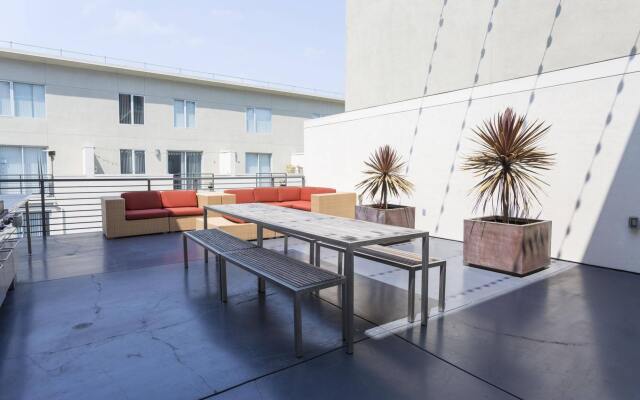 Ginosi East Bay Apartel