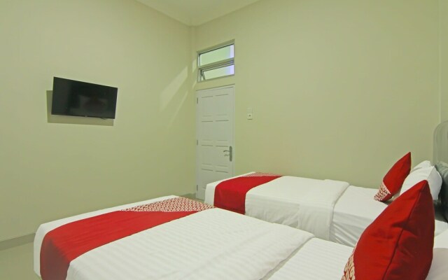 OYO 91675 Utama Residence