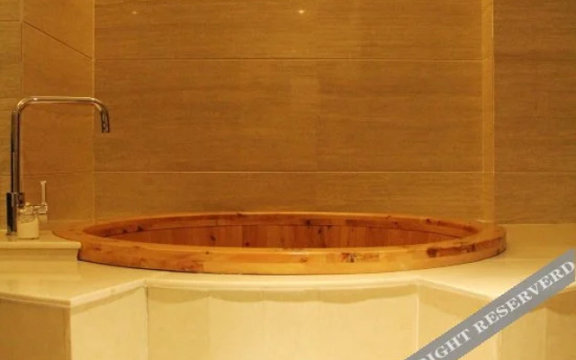 Yicheng Lanbowan Hotspring Holiday Hotel