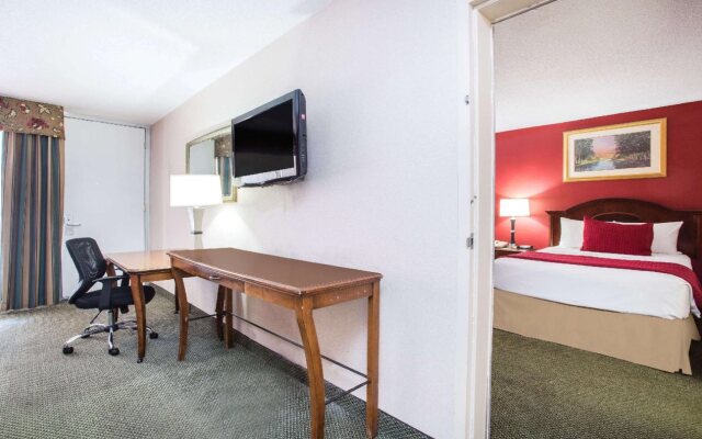 Ramada by Wyndham & Suites Warner Robins