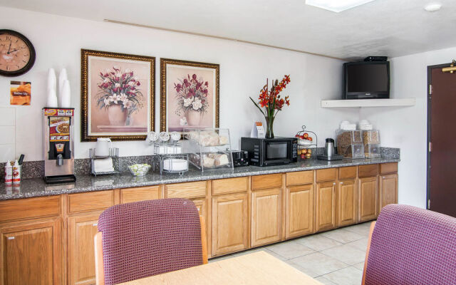 Rodeway Inn & Suites