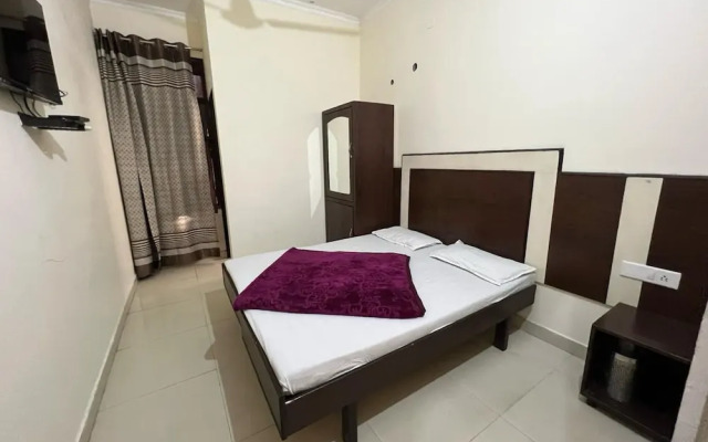 Goroomgo Blessing Inn Jalandhar