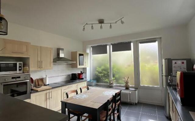 Appartement proche des remparts et tous commerces.