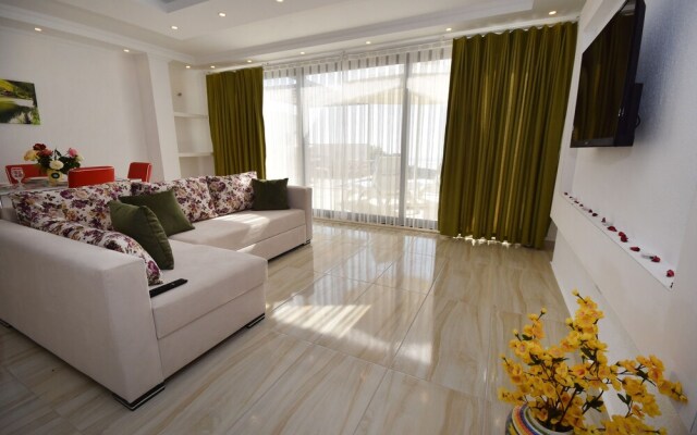 Villa Ural by Helaltatilvillalari