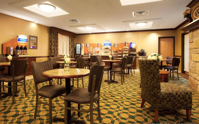 Holiday Inn Express & Suites Morris by IHG