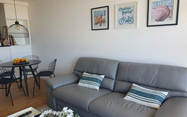 Modern Apartment First Line Beach, Montevideo UY