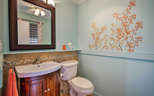 Kona Condo w/ View, Walk to Beach & Restaurants