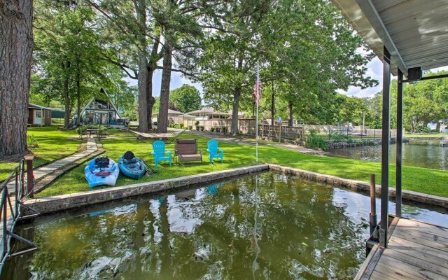 Deck, Boat Slip + Views: Lake Hamilton Cabin!