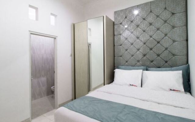 Reddoorz @ Mampang 7