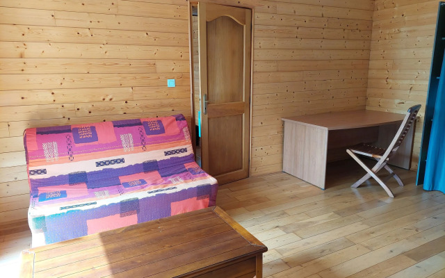 Semi-detached house with sea views, Cléder