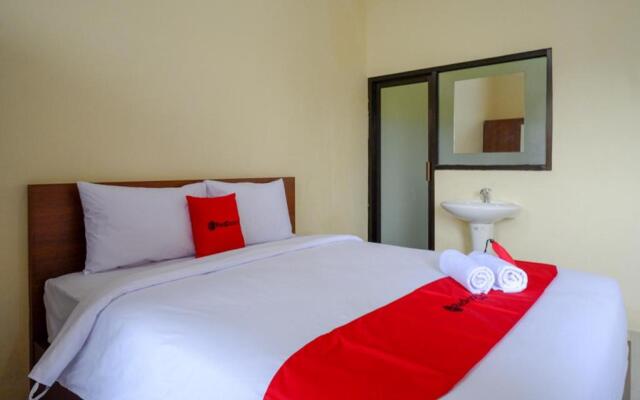 RedDoorz near Graha Saba Buana Solo
