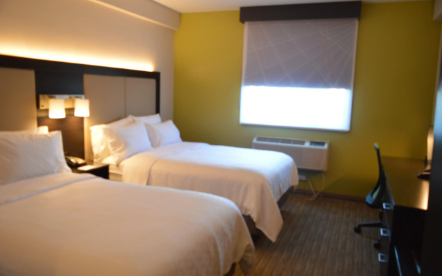 Holiday Inn Express Maspeth by IHG