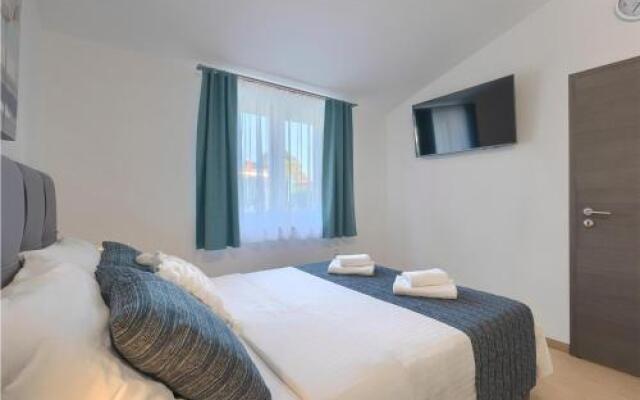 Four bedroom Holiday Home In Loborika