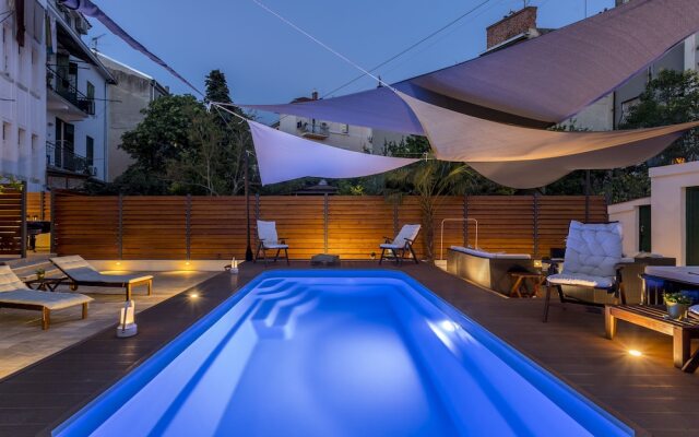 Evala luxury rooms with pool and garden